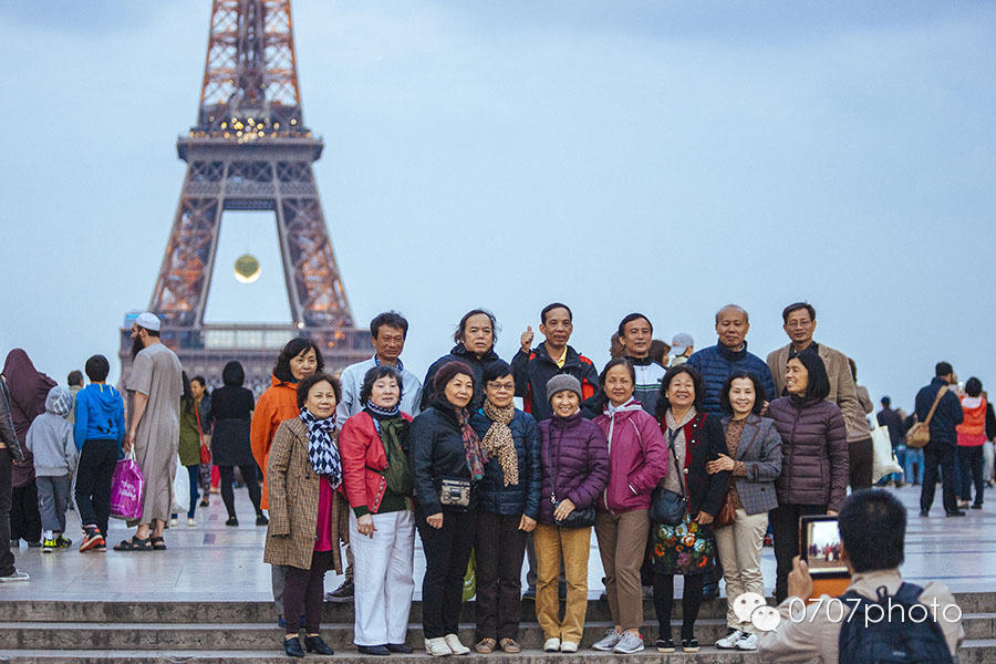 巴黎，铁塔下……