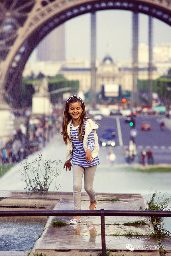 巴黎，铁塔下……