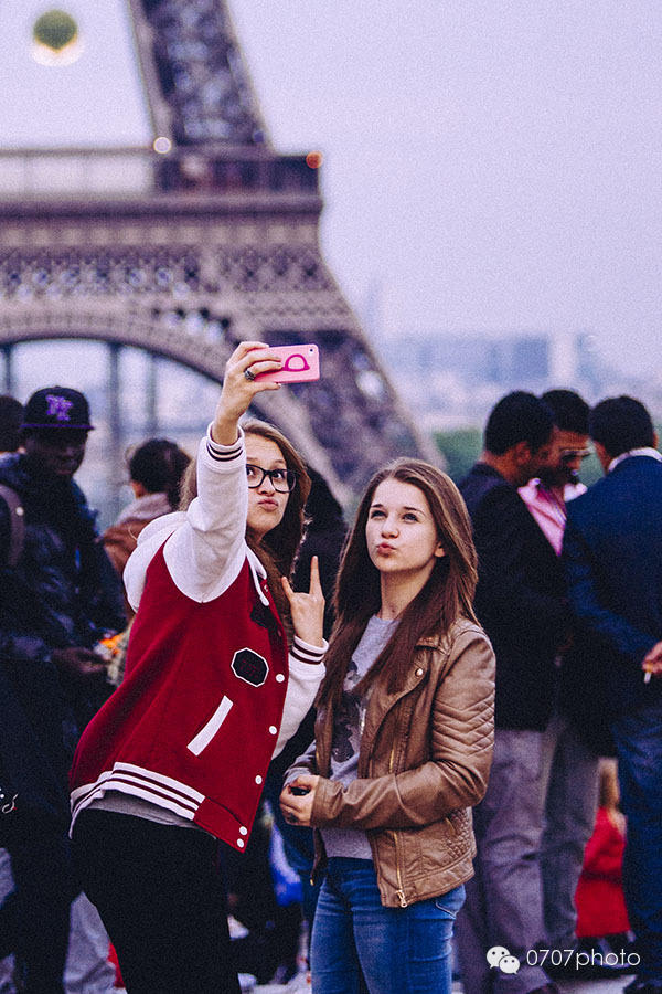 巴黎，铁塔下……