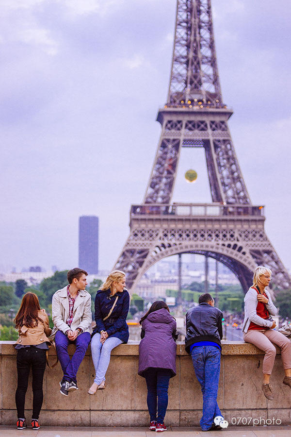 巴黎，铁塔下……