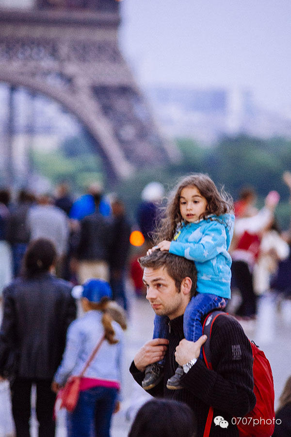 巴黎，铁塔下……