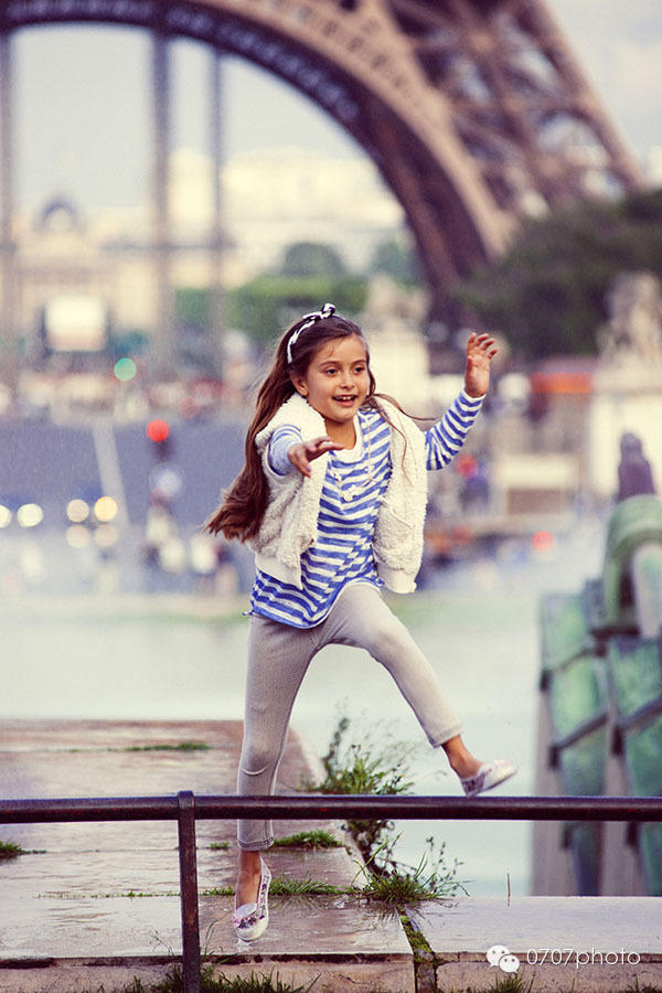 巴黎，铁塔下……