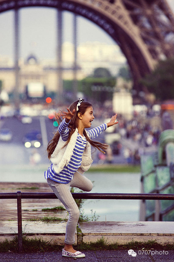 巴黎，铁塔下……