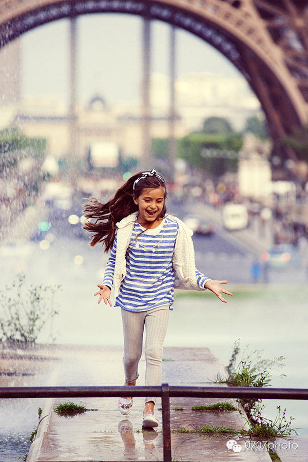 巴黎，铁塔下……